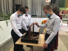 z4BeTzSg8Q8 z4BeTzSg8Q8